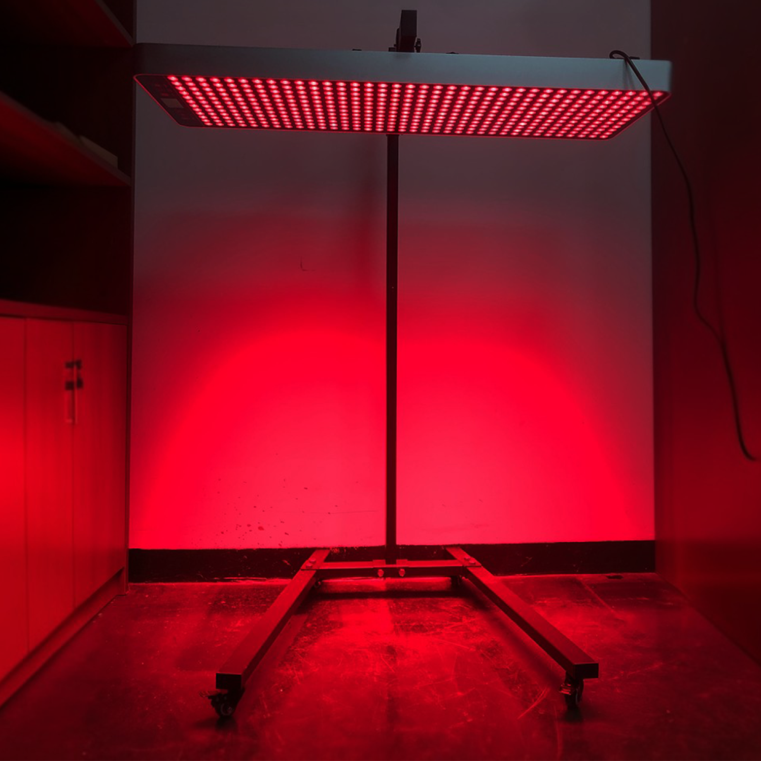 horizontal stand for red light therapy
